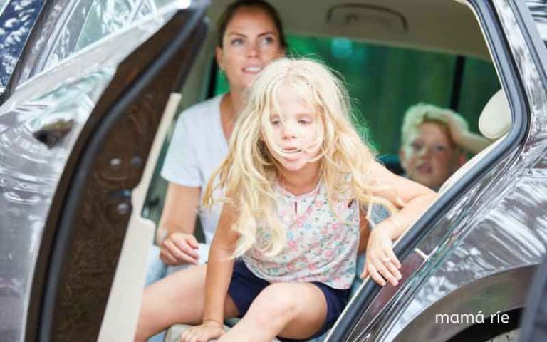 Cómo evitar el mareo de los niños en el coche