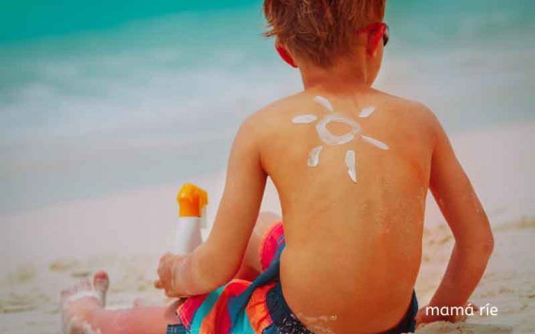 Cómo cuidar la piel de los niños después de tomar el sol