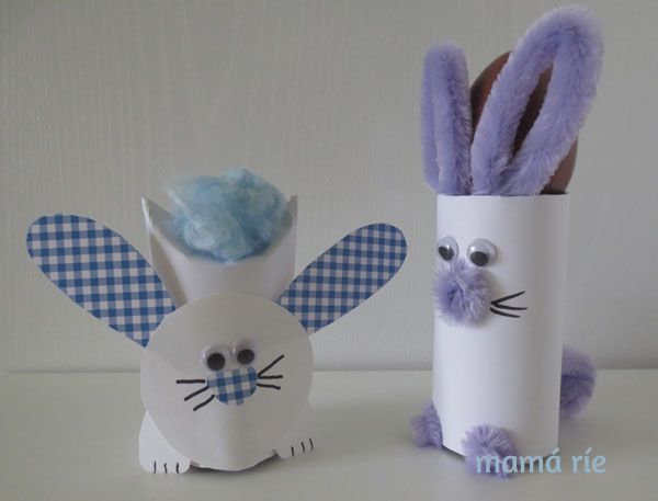 conejo de pascua hecho con rollo de cartón reciclado