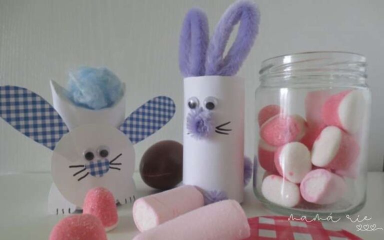conejos de pascua hechos con rollos de cartón reciclados para niños