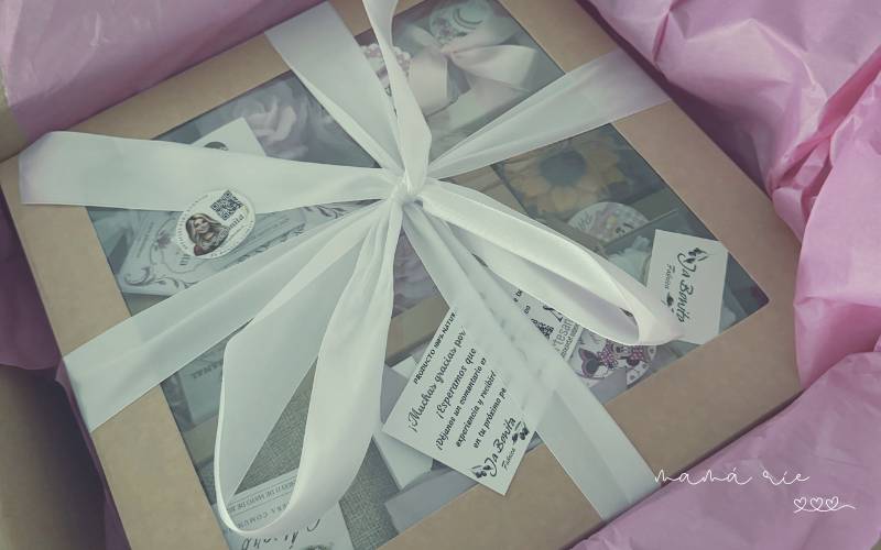Jabones artesanales personalizados como detalle original para invitados de una comunión